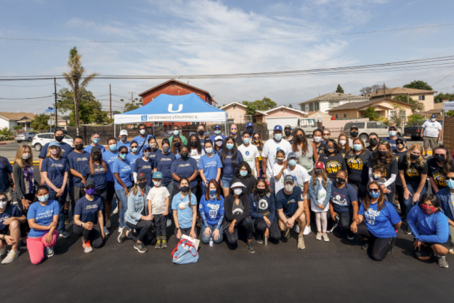 A group photo of 皇冠hga025大学洛杉矶分校健康's HEDI volunteer group.